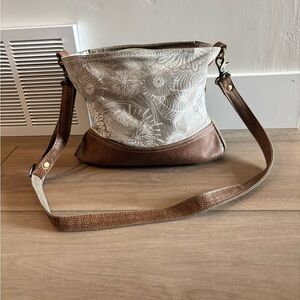 Myra Blossom Canvas Women’s Shoulder Bag Crossbody  Purse Leather Excellent EUC